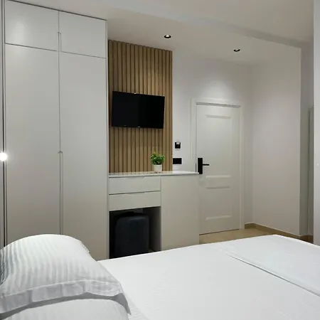 Huqi Seaside 3* Durrës